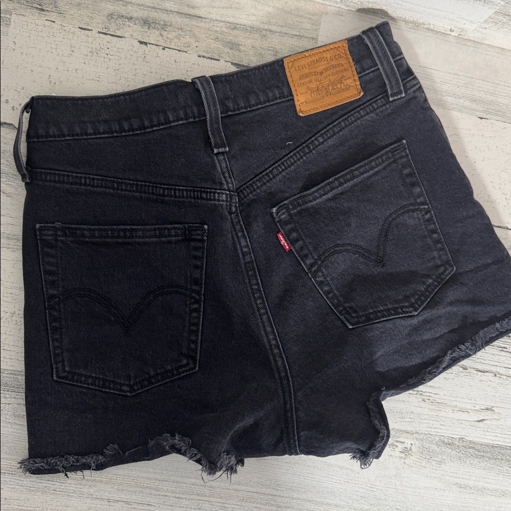 Levi’s black ribcage shorts - Size 28 - Picture 10 of 10